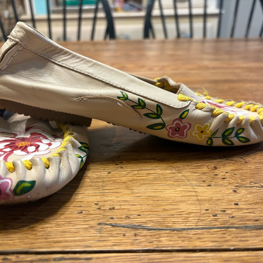 KENZIE Leather Doony Moccasin Flats Boho Painted Flowers Whip Stitched Womens 6 - Picture 4 of 7